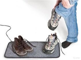 wet shoes as a source of fungal development on the toenails